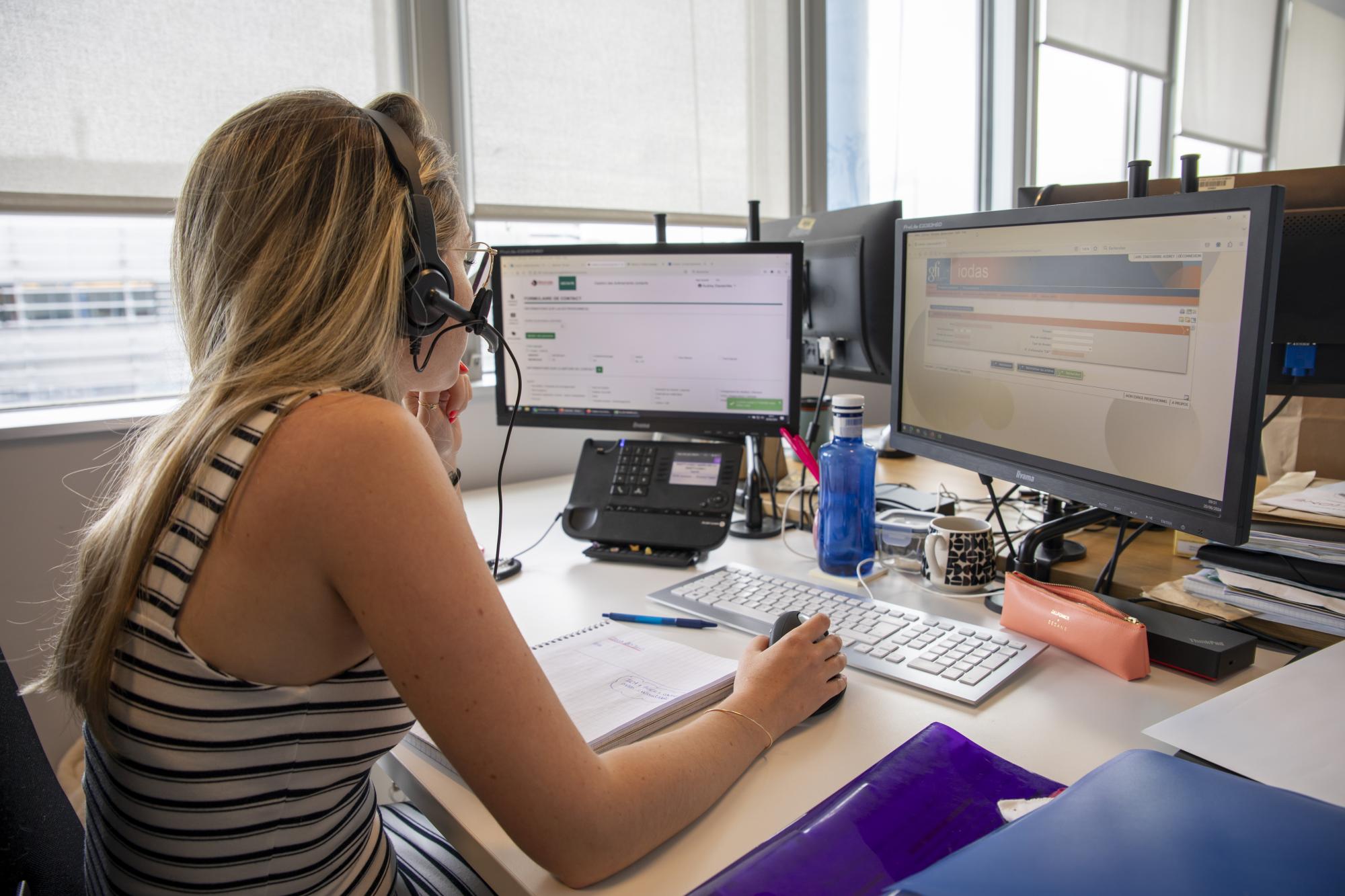 Agent téléphonique de la MDPH en appel